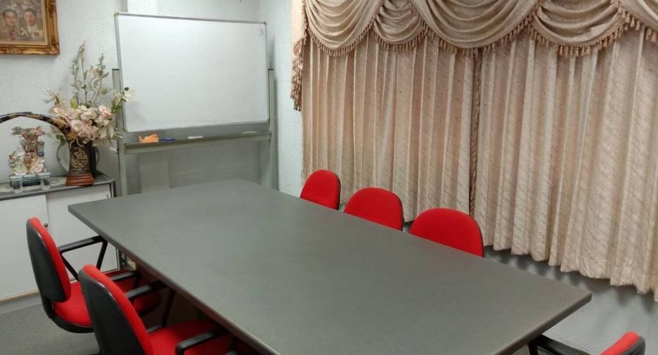 For rent and for sale 3 bedrooms townhouse in Lat Phrao, Bangkok