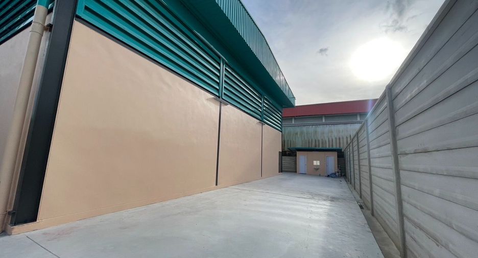 For sale 5 bedrooms warehouse in Sam Phran, Nakhon Pathom