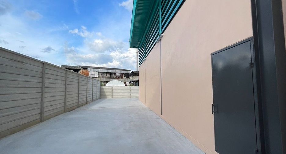 For sale 5 bedrooms warehouse in Sam Phran, Nakhon Pathom