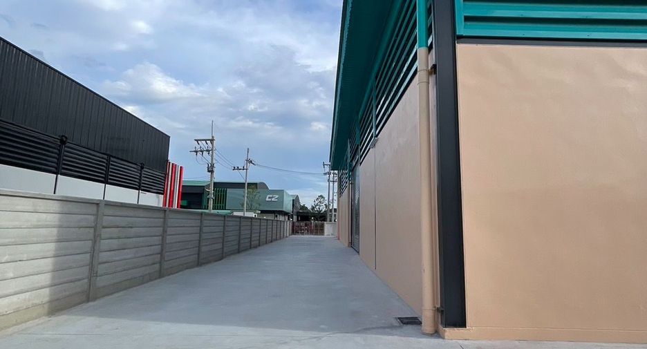 For sale 5 bedrooms warehouse in Sam Phran, Nakhon Pathom