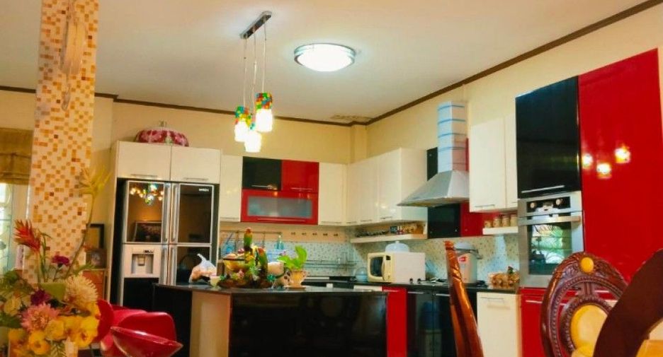 For sale 3 bedrooms house in Mueang Kamphaeng Phet, Kamphaeng Phet