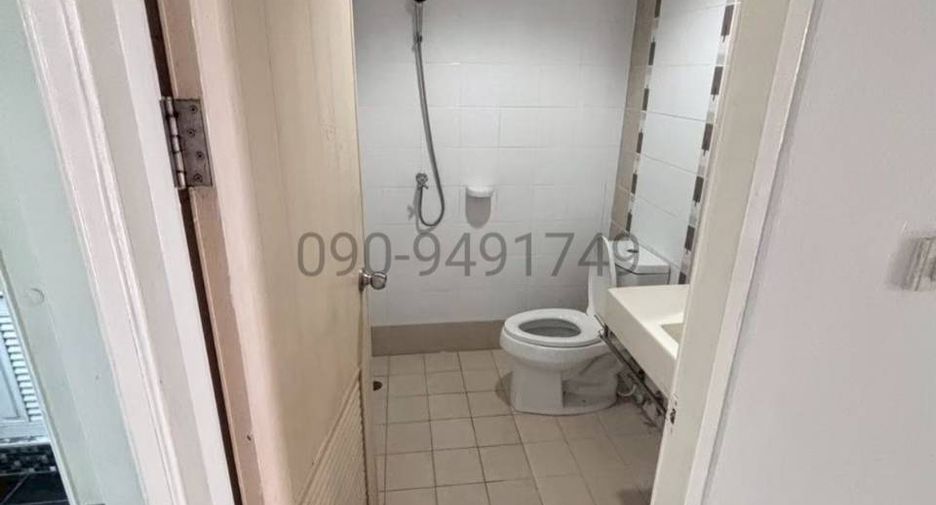 For rent 3 bedrooms townhouse in Don Mueang, Bangkok