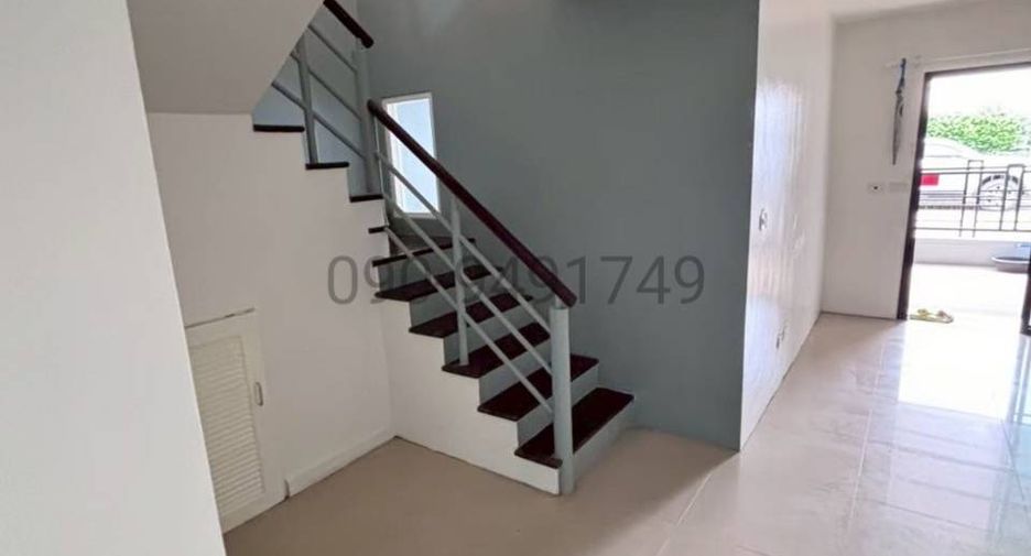 For rent 3 bedrooms townhouse in Don Mueang, Bangkok