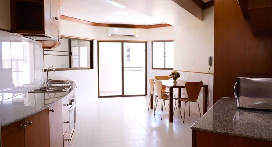 For rent 3 bedrooms condo in Khlong Toei, Bangkok