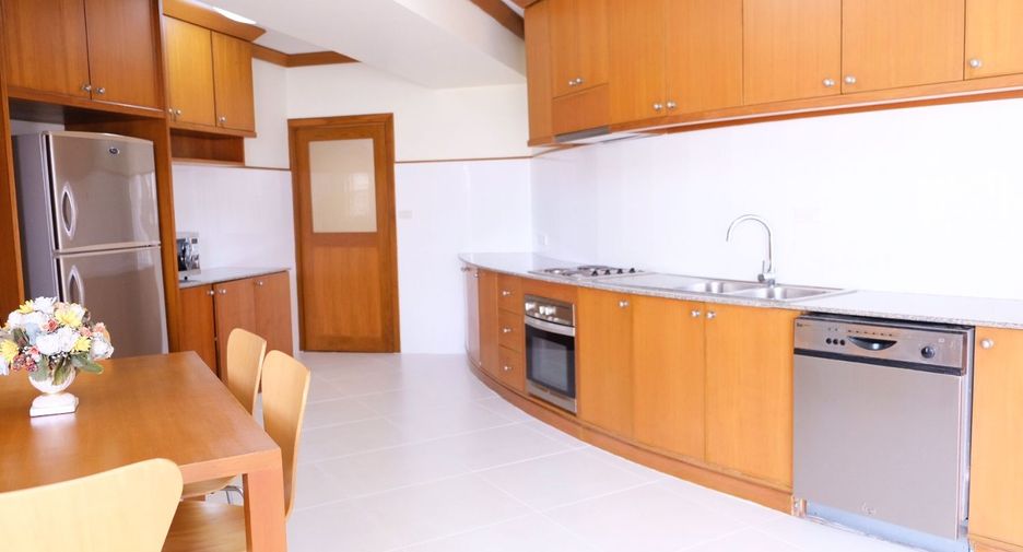 For rent 3 bedrooms condo in Khlong Toei, Bangkok
