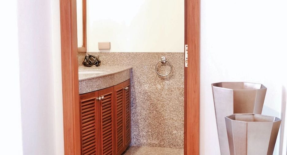 For rent 3 bedrooms condo in Khlong Toei, Bangkok