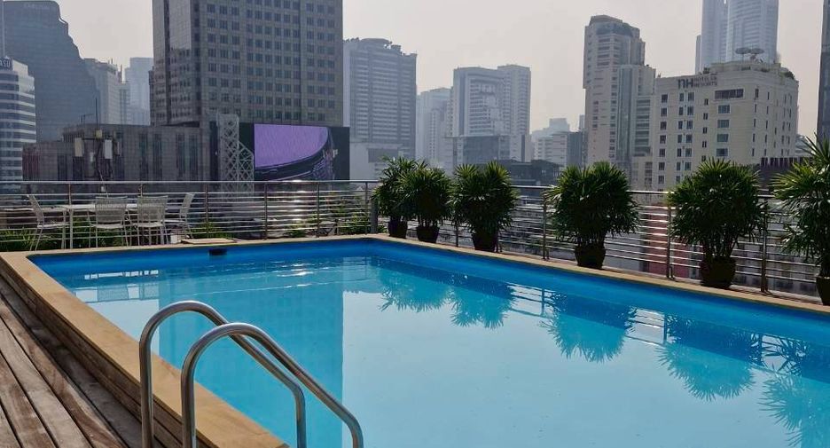 For rent 3 bedrooms condo in Khlong Toei, Bangkok
