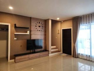 Casa adosada en venta de 3 habitaciones en Mueang Ratchaburi, Ratchaburi