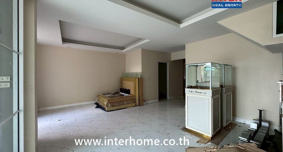 For sale 4 ベッドルーム townhouse in Bang Khen, Bangkok