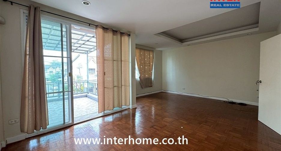For sale 4 ベッドルーム townhouse in Bang Khen, Bangkok