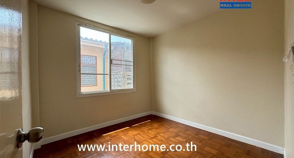 For sale 4 ベッドルーム townhouse in Bang Khen, Bangkok