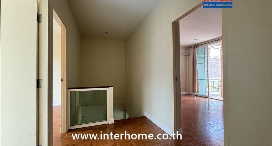 For sale 4 ベッドルーム townhouse in Bang Khen, Bangkok