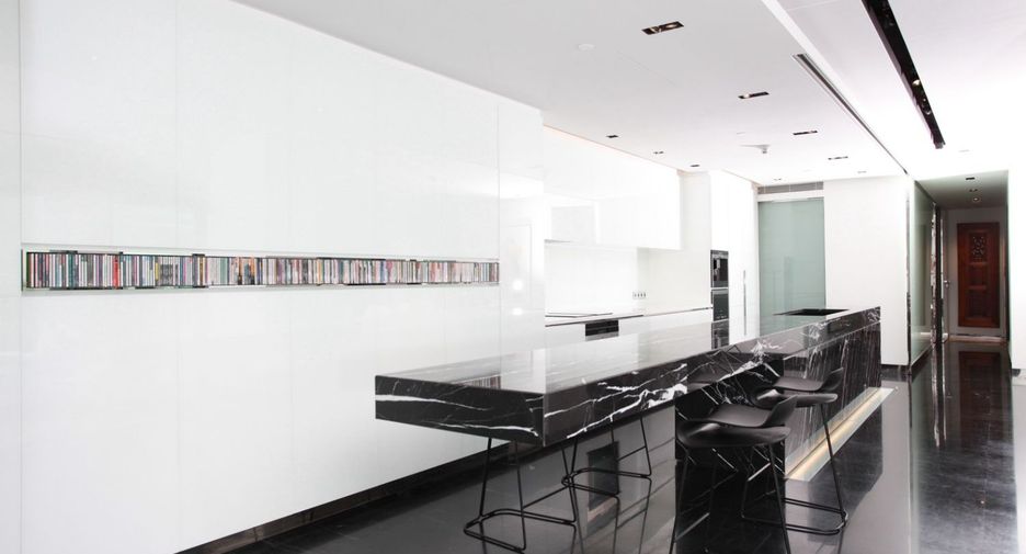For sale 3 bedrooms condo in Pathum Wan, Bangkok
