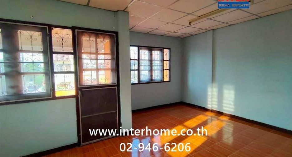Casa adosada en venta de 3 habitaciones en Mueang Pathum Thani, Pathum Thani