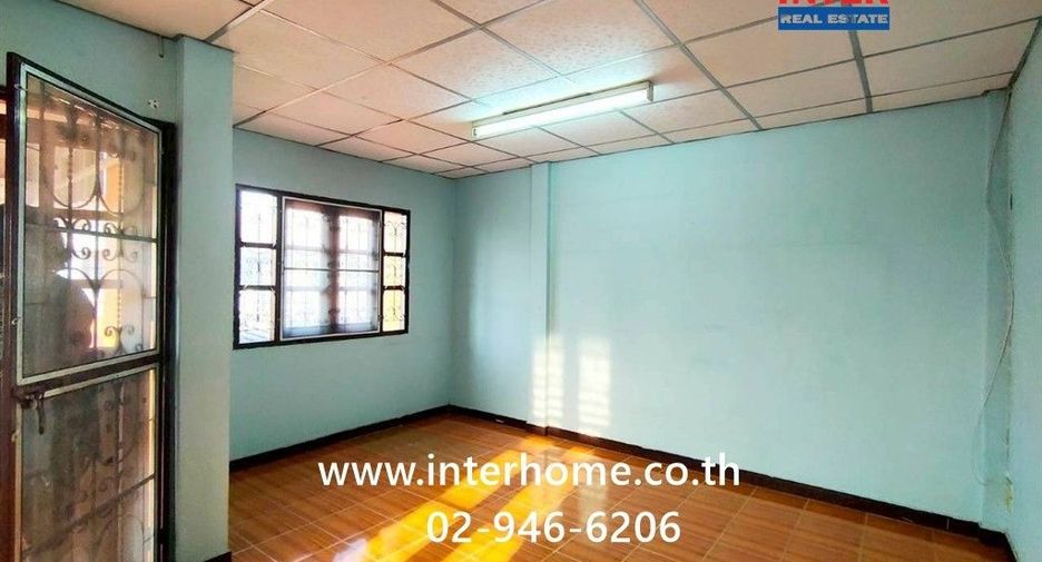 Casa adosada en venta de 3 habitaciones en Mueang Pathum Thani, Pathum Thani