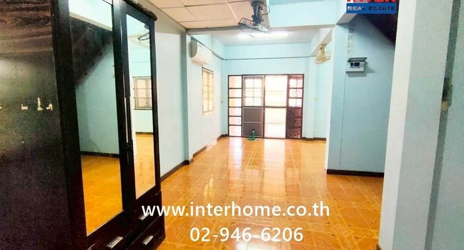 Casa adosada en venta de 3 habitaciones en Mueang Pathum Thani, Pathum Thani
