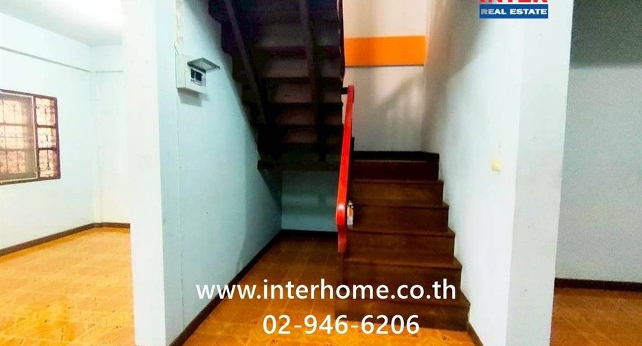 Casa adosada en venta de 3 habitaciones en Mueang Pathum Thani, Pathum Thani