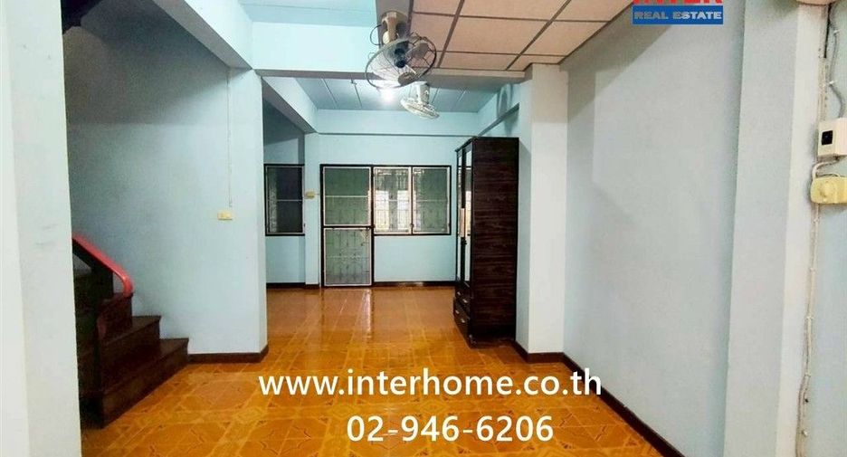 Casa adosada en venta de 3 habitaciones en Mueang Pathum Thani, Pathum Thani
