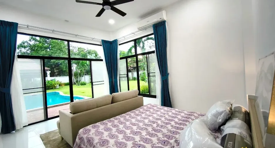 À louer et à vendre 4 chambres villa à Bang Lamung, Chonburi