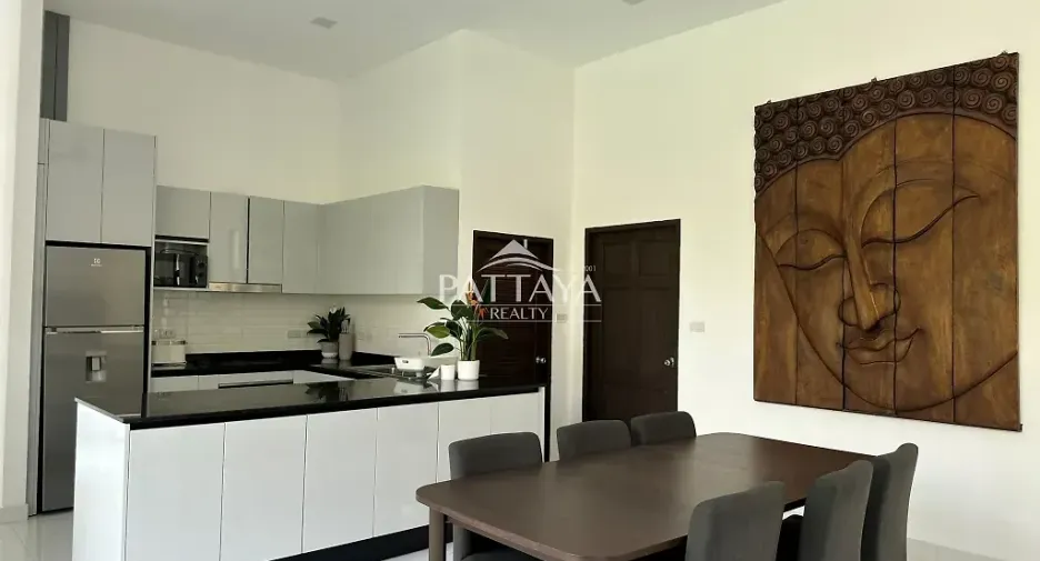 À louer et à vendre 4 chambres villa à Bang Lamung, Chonburi