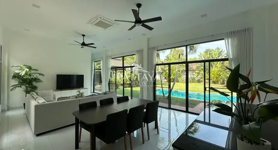 À louer et à vendre 4 chambres villa à Bang Lamung, Chonburi