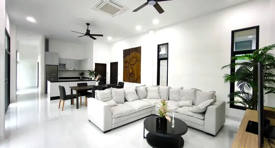 À louer et à vendre 4 chambres villa à Bang Lamung, Chonburi