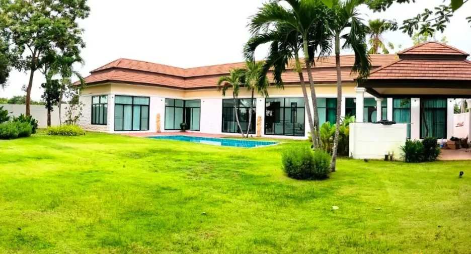 À louer et à vendre 4 chambres villa à Bang Lamung, Chonburi
