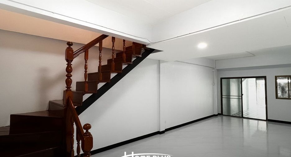 For sale 2 bedrooms townhouse in Mueang Pathum Thani, Pathum Thani