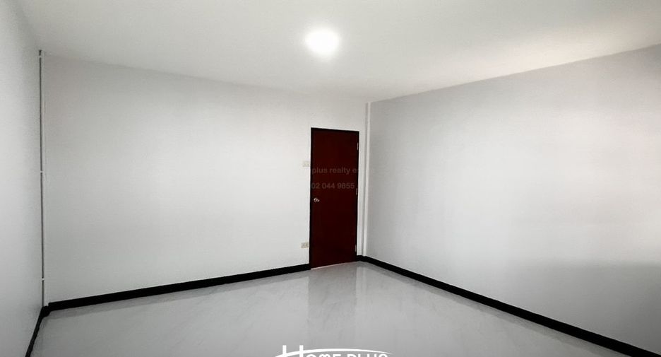 For sale 2 bedrooms townhouse in Mueang Pathum Thani, Pathum Thani