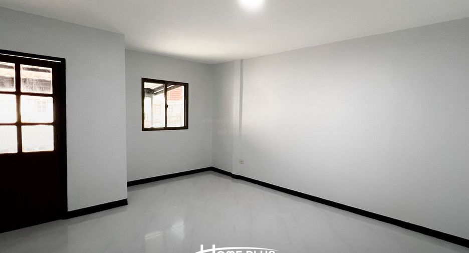 For sale 2 bedrooms townhouse in Mueang Pathum Thani, Pathum Thani