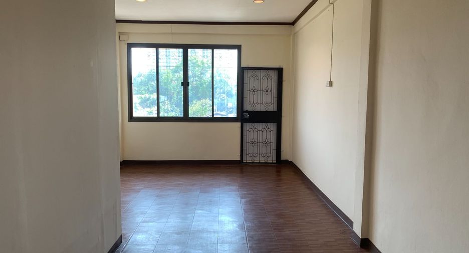 For sale 2 bedrooms retail Space in Chatuchak, Bangkok