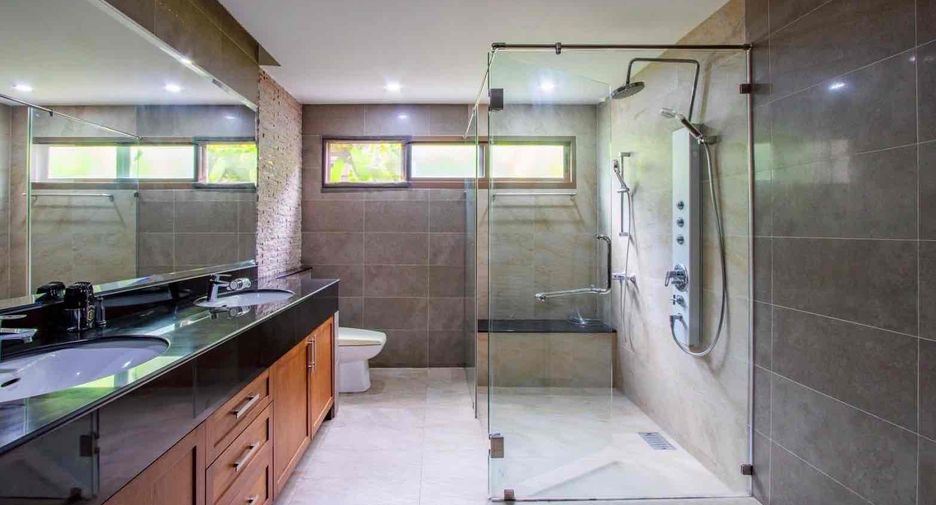 For rent 5 bedrooms villa in Bang Lamung, Chonburi
