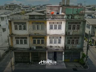 For sale 3 bedrooms retail Space in Khlong Toei, Bangkok