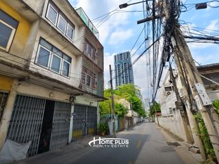 For sale 3 bedrooms retail Space in Khlong Toei, Bangkok