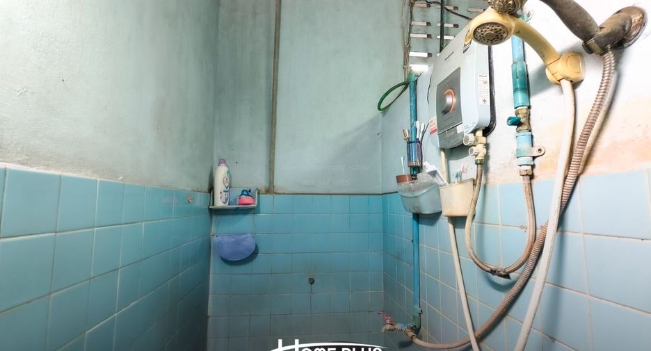 For sale 3 bedrooms retail Space in Khlong Toei, Bangkok