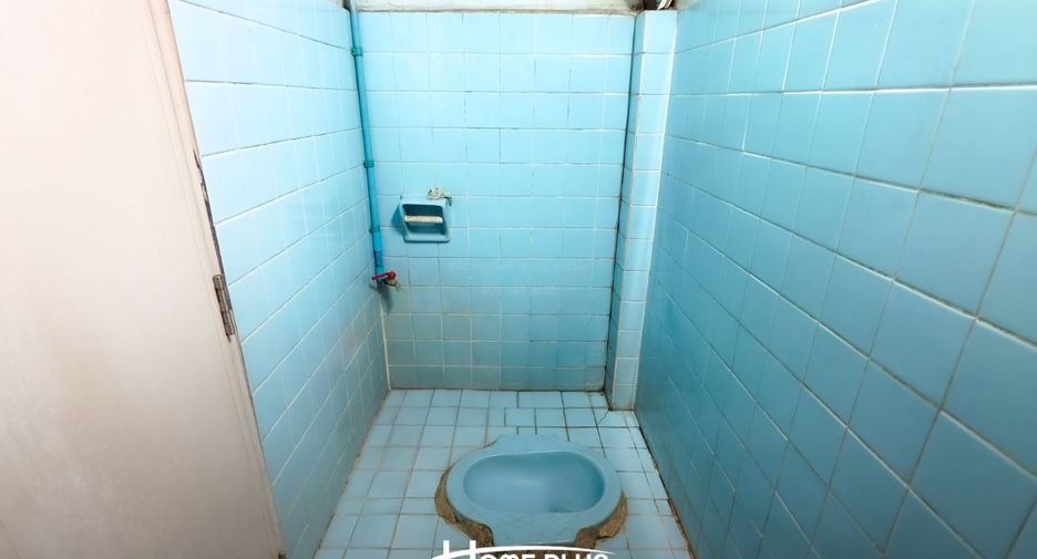 For sale 3 bedrooms retail Space in Khlong Toei, Bangkok