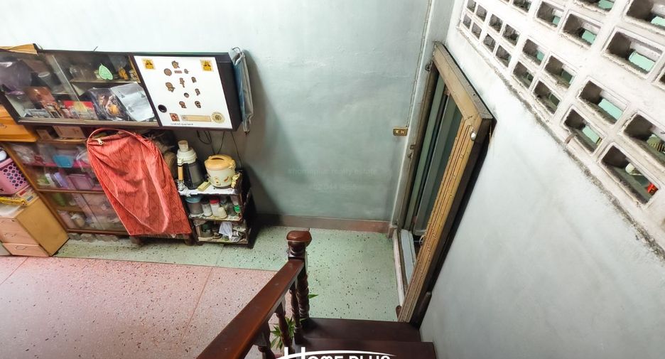 For sale 3 bedrooms retail Space in Khlong Toei, Bangkok