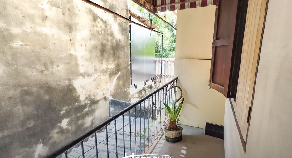 For sale 3 bedrooms retail Space in Khlong Toei, Bangkok