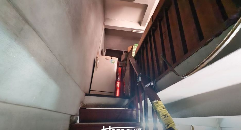 For sale 3 bedrooms retail Space in Khlong Toei, Bangkok
