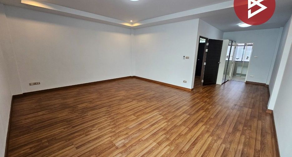For sale 3 bedrooms townhouse in Pak Kret, Nonthaburi