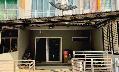 Casa adosada en venta de 3 habitaciones en Bang Bon, Bangkok