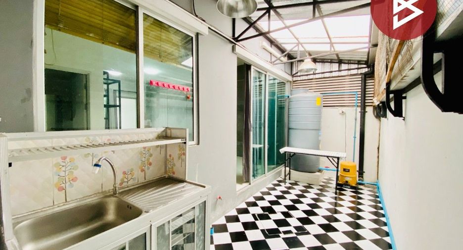 For sale 3 ベッドルーム townhouse in Bang Bon, Bangkok