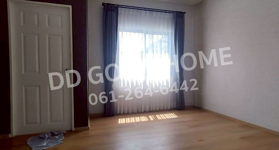 For sale 3 bedrooms townhouse in Sai Noi, Nonthaburi