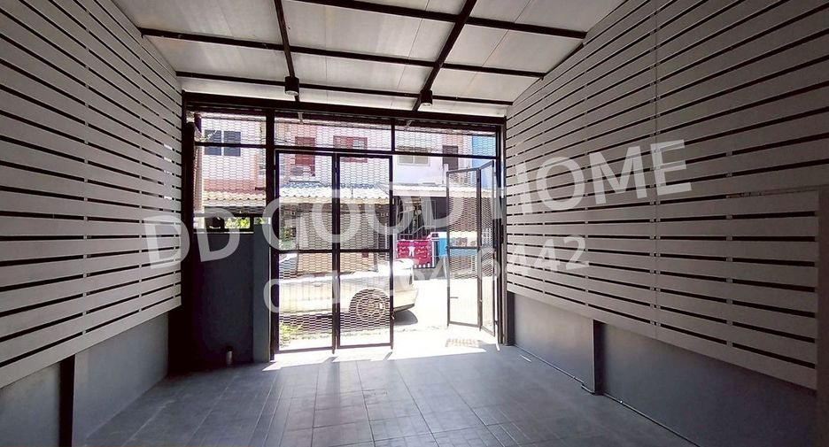 For sale 3 bedrooms townhouse in Sai Noi, Nonthaburi