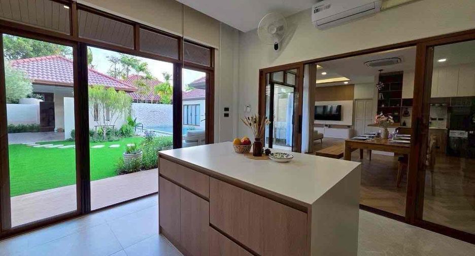 Villa en alquiler de 4 habitaciones en Bang Lamung, Chonburi