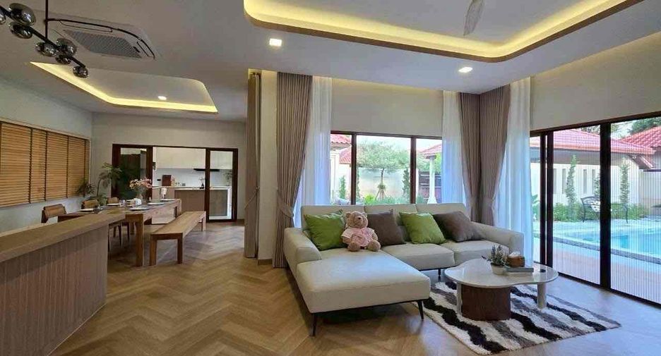 Villa en alquiler de 4 habitaciones en Bang Lamung, Chonburi