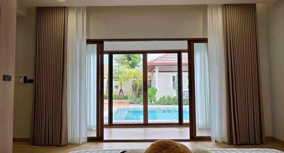 Villa en alquiler de 4 habitaciones en Bang Lamung, Chonburi