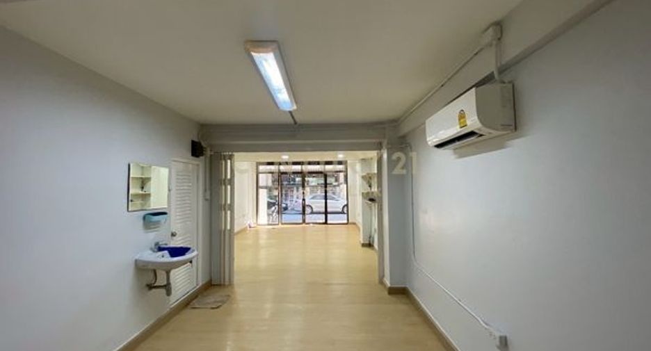 For rent 5 bedrooms retail Space in Sathon, Bangkok