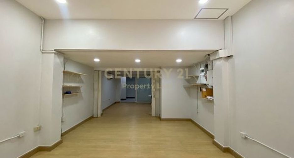 For rent 5 bedrooms retail Space in Sathon, Bangkok