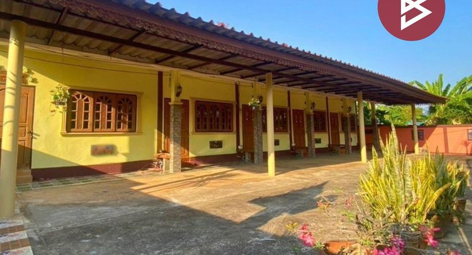 For sale 5 bedrooms house in Mueang Uttaradit, Uttaradit